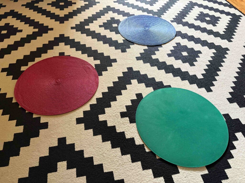 Системные семейные расстановки онлайн могут использовать напольные якоря